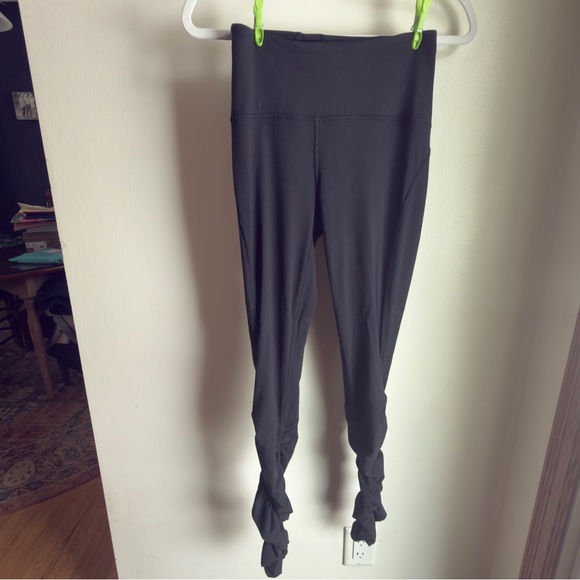 Black Lululemon Roche Leggings - Picture 2 of 6